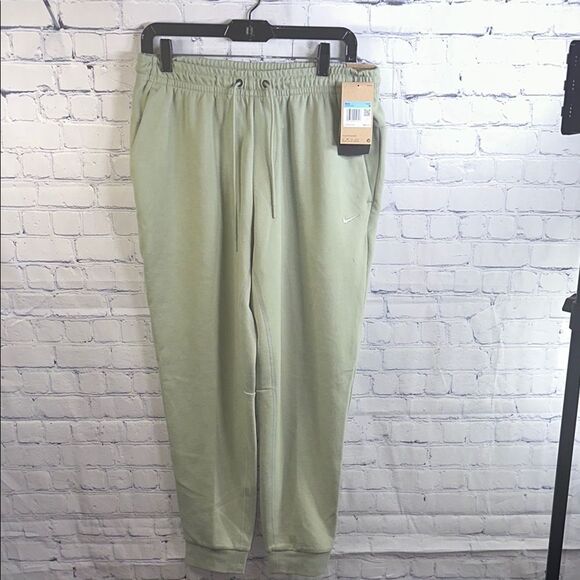 ✨ Men’s Nike Dri-Fit Sage Green Joggers - Size Medium, New With Tags - Picture 1 of 6